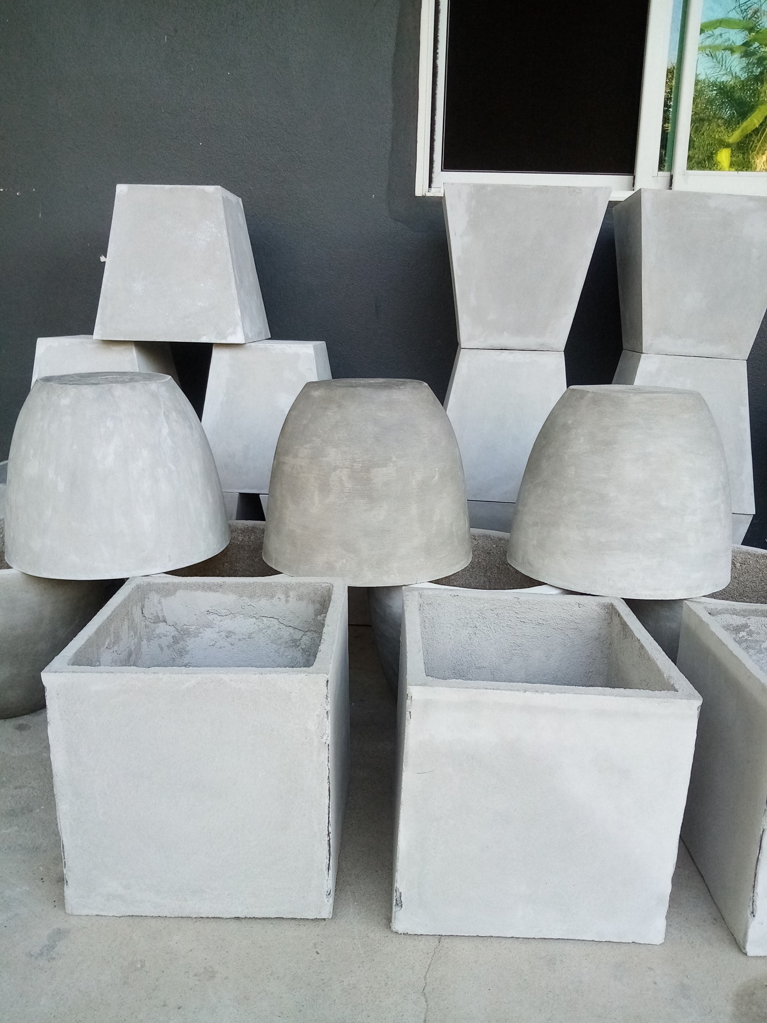 Chiang Khong cement planters